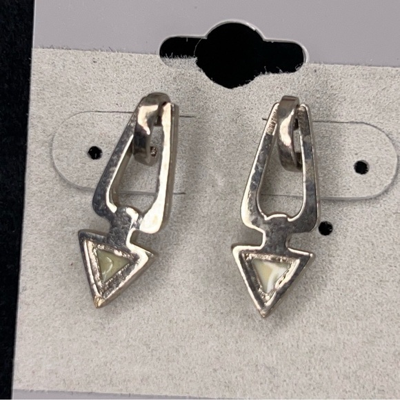 SILVER ARROW EARRINGS POST BACKING GEOMETRIC ABSTRACT IRIDESCENT - Picture 4 of 7